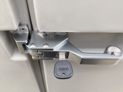 Stainless steel locking set for rear door